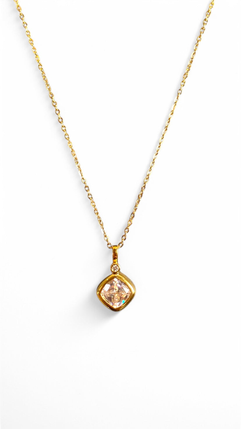 Collar cuadrado diamante